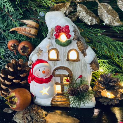 Decorațiune din ceramica – Casuta cu om de zăpadă 18 cm