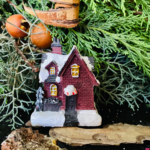 Decorațiune ceramica căsuța cu led (5 cm)