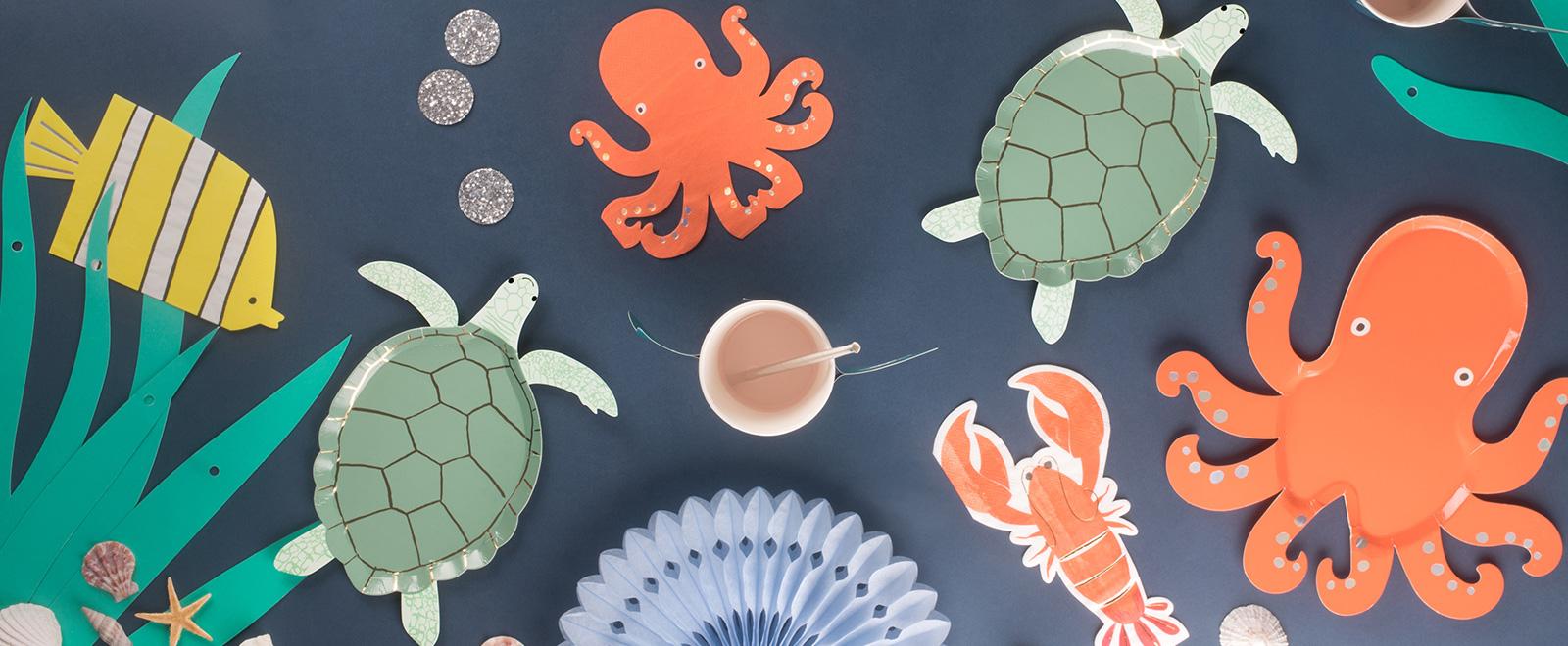 Petrecere Tematică „Under the Sea” – O Aventură Magică Sub Apă! 🌊🐠 Transformă aniversarea într-o călătorie de poveste în adâncurile oceanului cu o petrecere tematică „Under the Sea”! Cu decoruri marine spectaculoase, accesorii tematice și activități interactive, micii exploratori vor descoperi minunile lumii subacvatice. La PartyBalloons.ro găsești tot ce ai nevoie pentru un decor de poveste: farfurii și pahare cu imprimeuri marine, șervețele în nuanțe de albastru și turcoaz, baloane folie în formă de pești, stele de mare și căluți de mare, ghirlande cu valuri și corali, măști de carnaval cu creaturi marine, tatuaje temporare și coifuri tematice!
