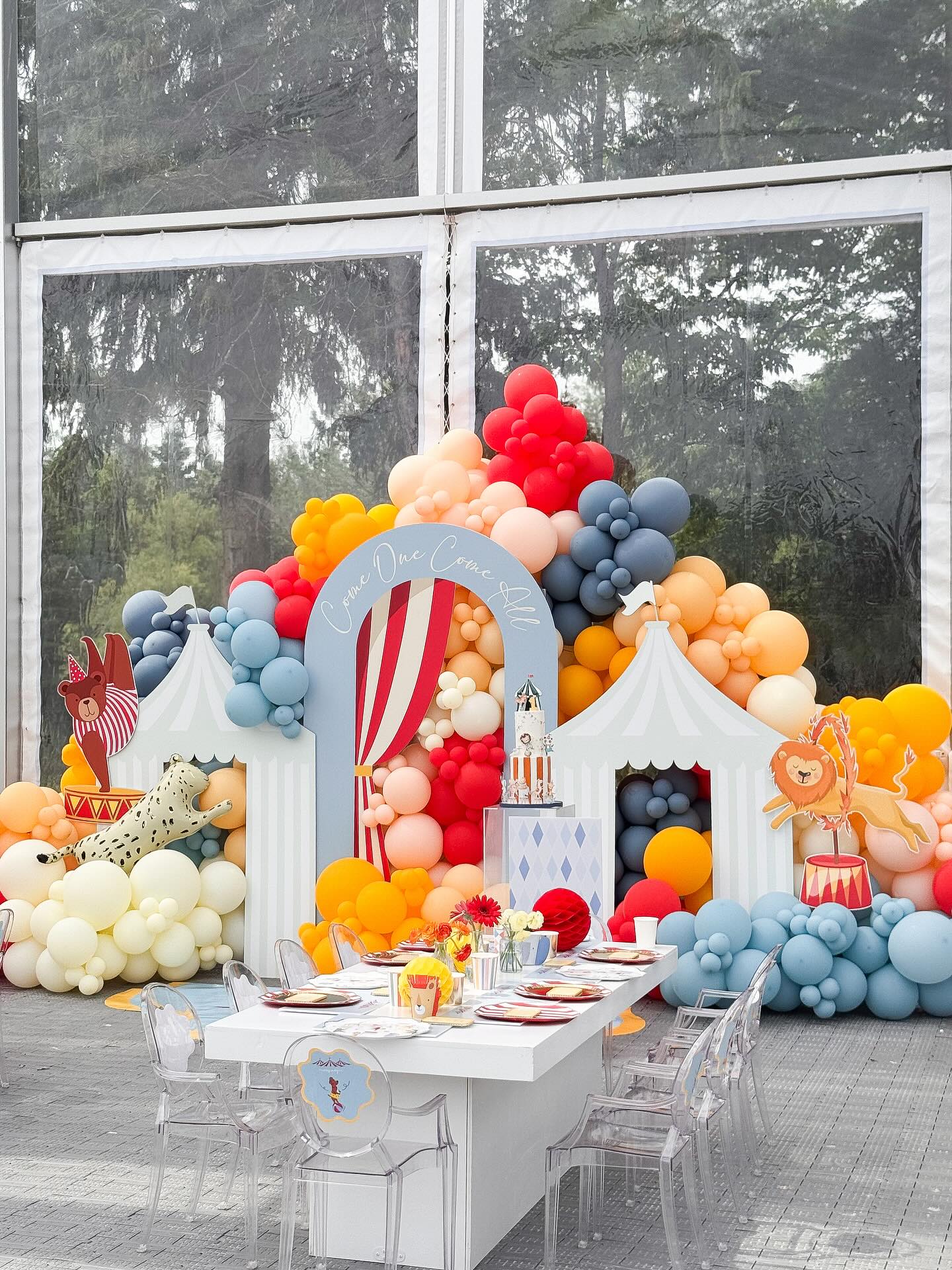 Decoruri cu baloane pentru orice eveniment – ghid complet 2026 cu idei și trenduri