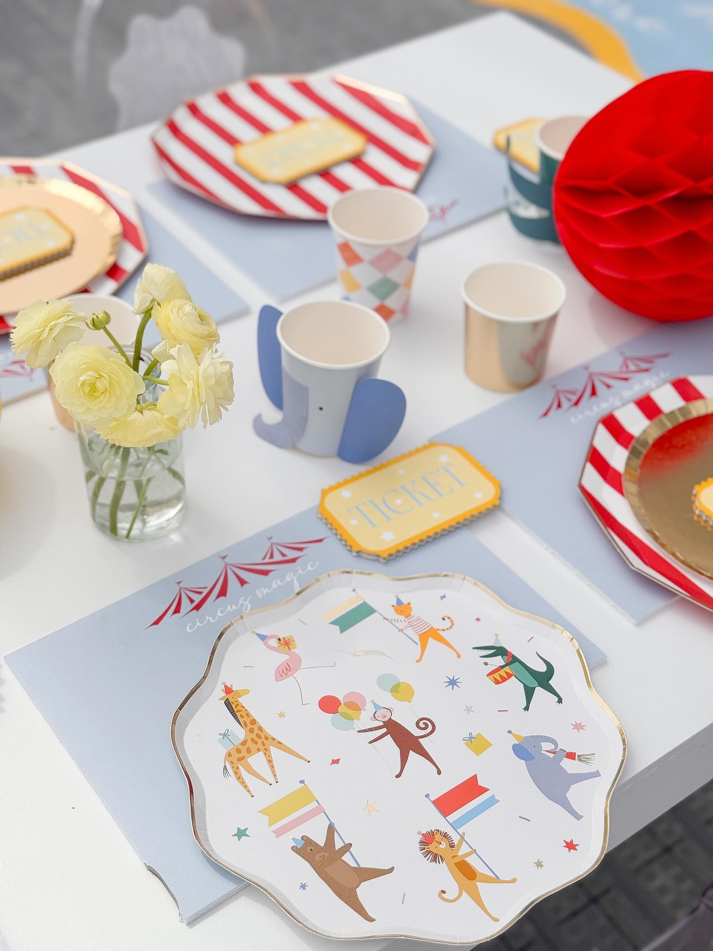 Decoruri cu baloane pentru orice eveniment – ghid complet 2026 cu idei și trenduri