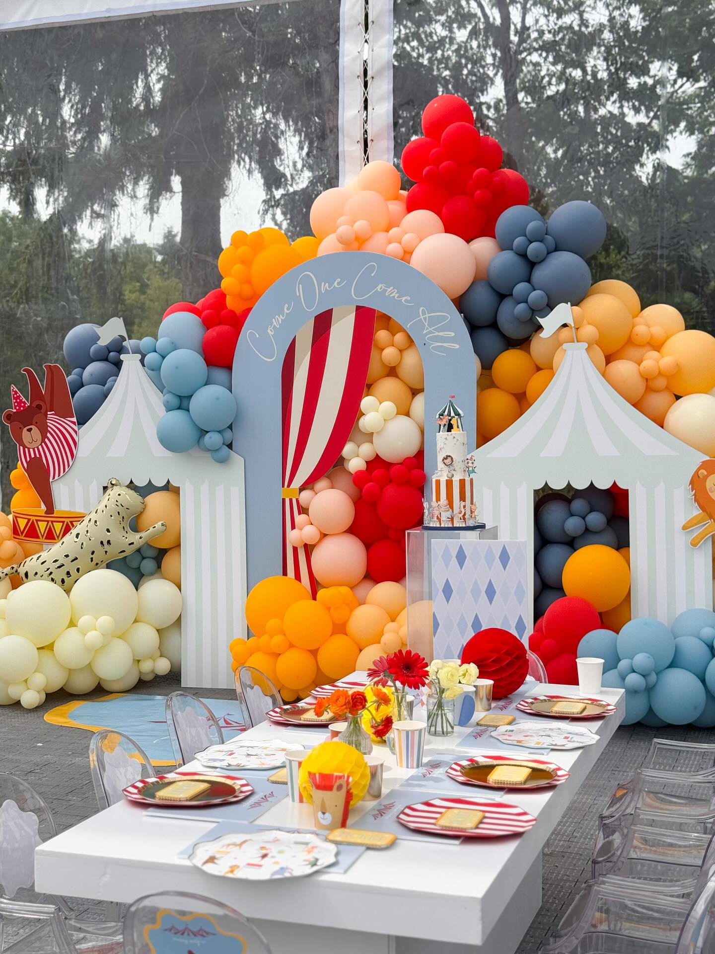 Decoruri cu baloane pentru botez – Idei, culori și modele în tendințe pentru 2026