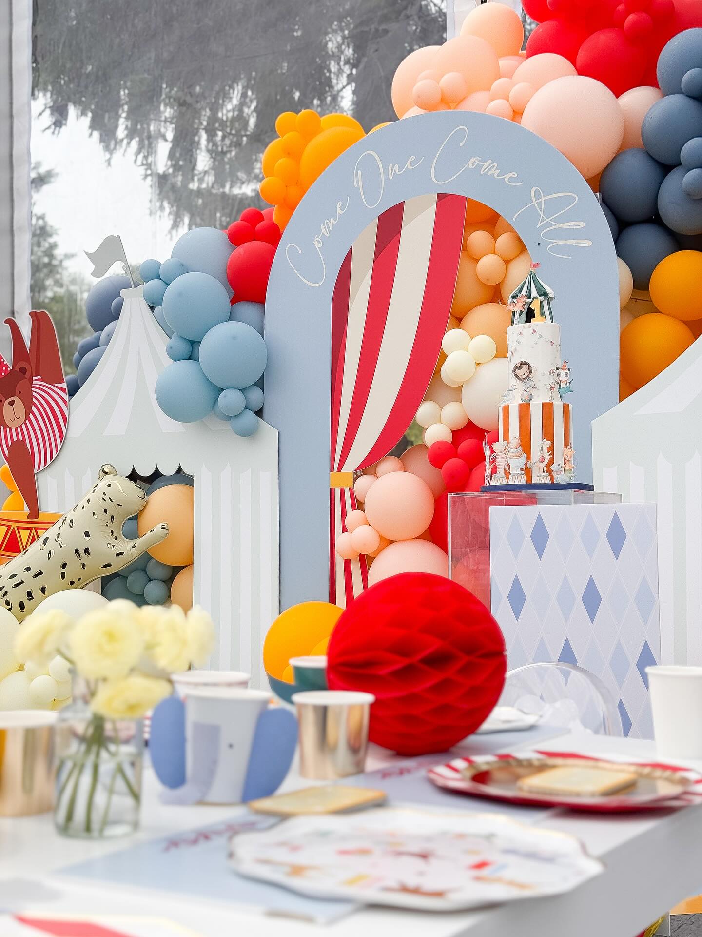 Decoruri cu baloane pentru orice eveniment – Ghid complet 2026 + Idei și trenduri