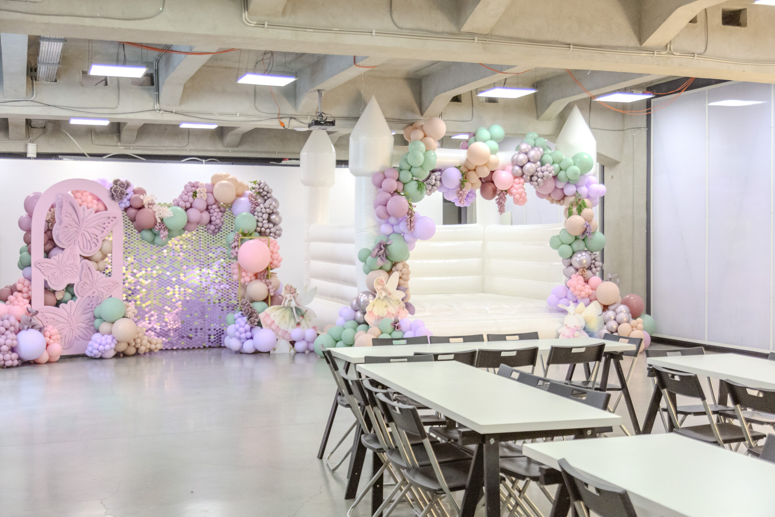 Cursuri de baloane: cum începi corect o afacere din decoruri pentru evenimente 🎈