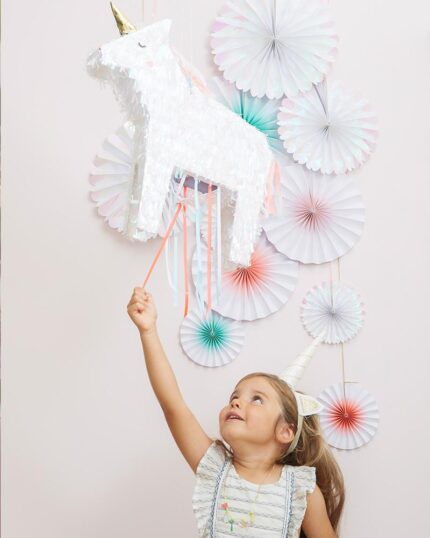 Petrecere tematica Unicorn Magic – PartyBalloons.ro