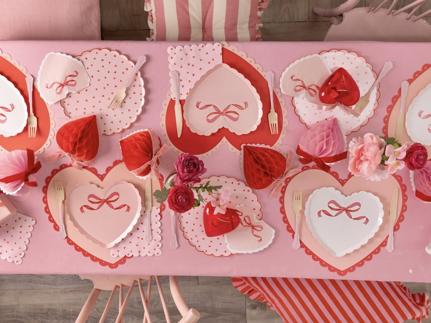 Idei de decor pentru Valentine’s Day – baloane, accente romantice și decoruri WOW