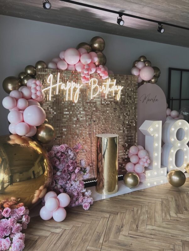 Decor cu baloane pentru majorat – idei, culori și concepte moderne