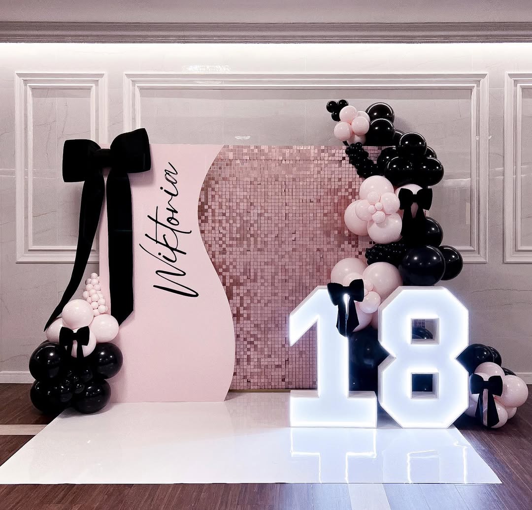 Decor cu baloane pentru majorat – idei, culori și concepte moderne