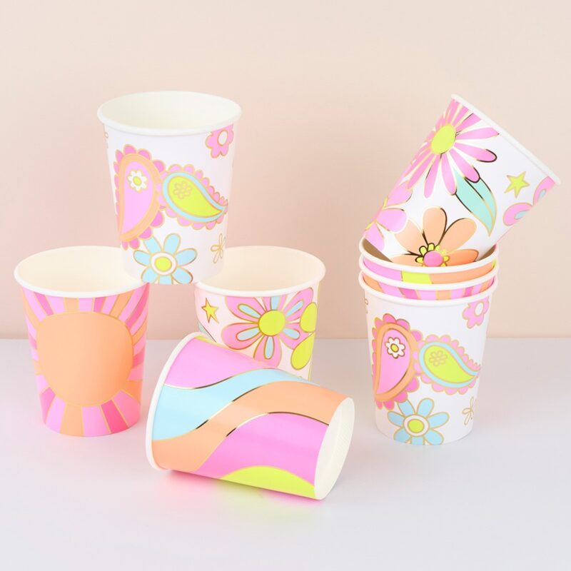 Pahare Flower Power – vibe retro, culori neon și energie pozitivă pentru petreceri memorabile